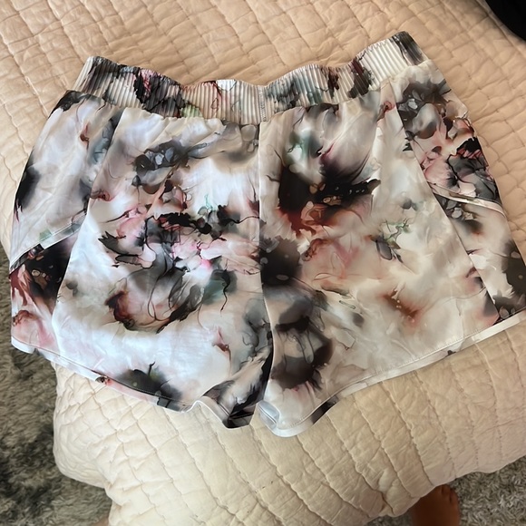 Calia Shorts by Carrie Underwood - Picture 2 of 3